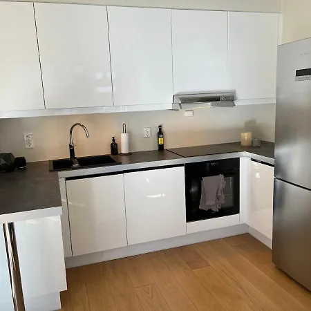 Cozy And Centrally Located With A Sunny Balcony Apartament *